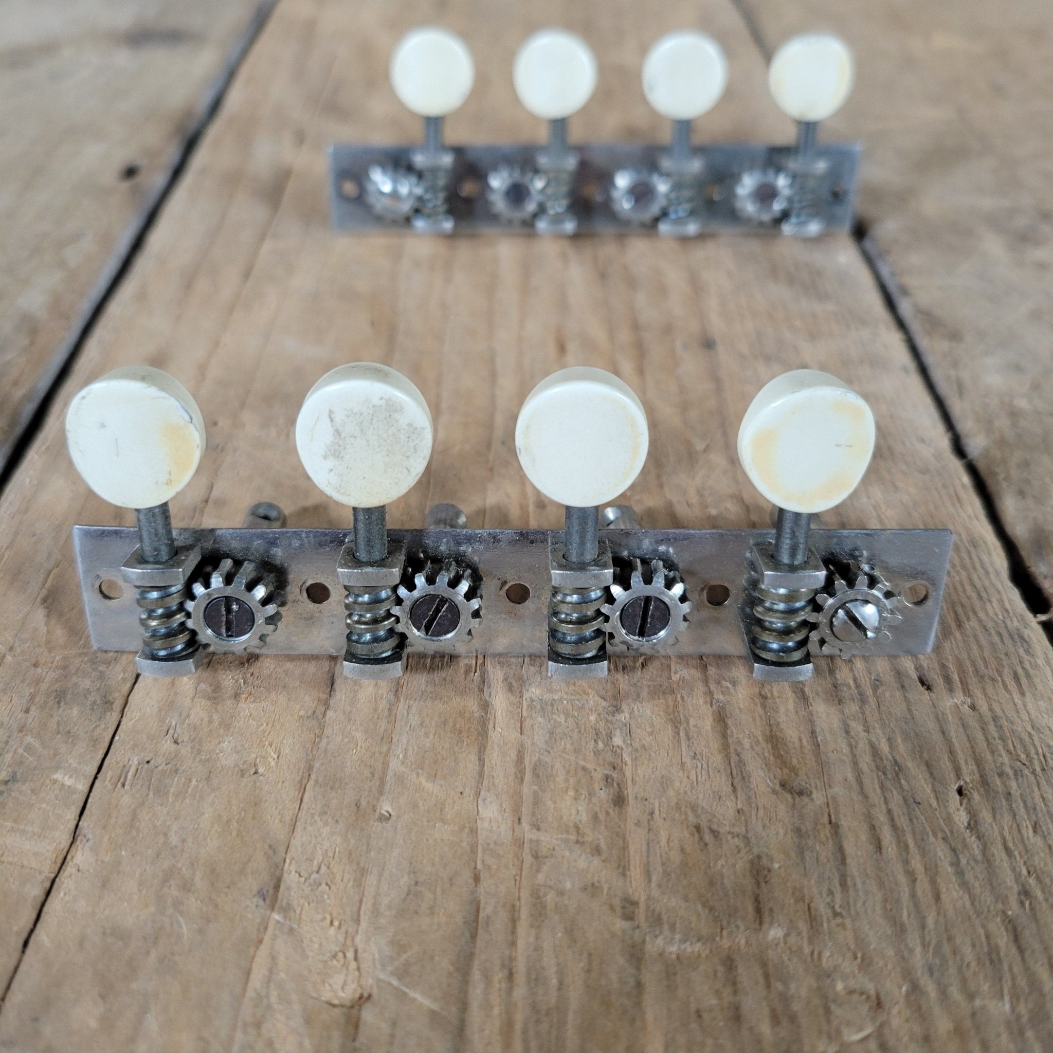 Kluson? 4+4 Tuning Machines Plate Tuners Mandolin 1940s Original Screws - Mahar's Vintage Guitars