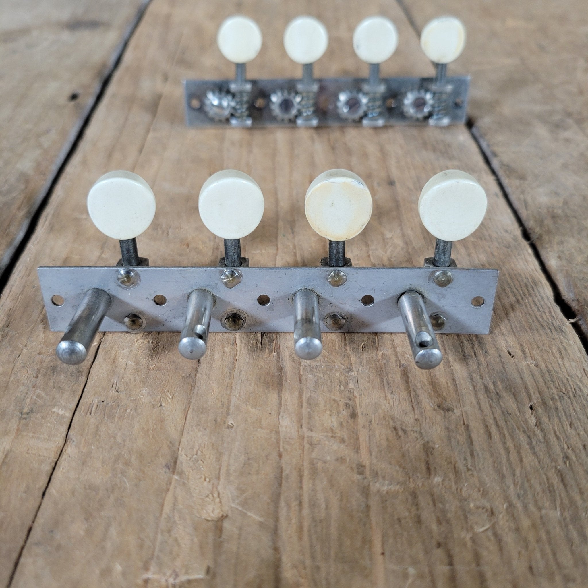 Kluson? 4+4 Tuning Machines Plate Tuners Mandolin 1940s Original Screws - Mahar's Vintage Guitars