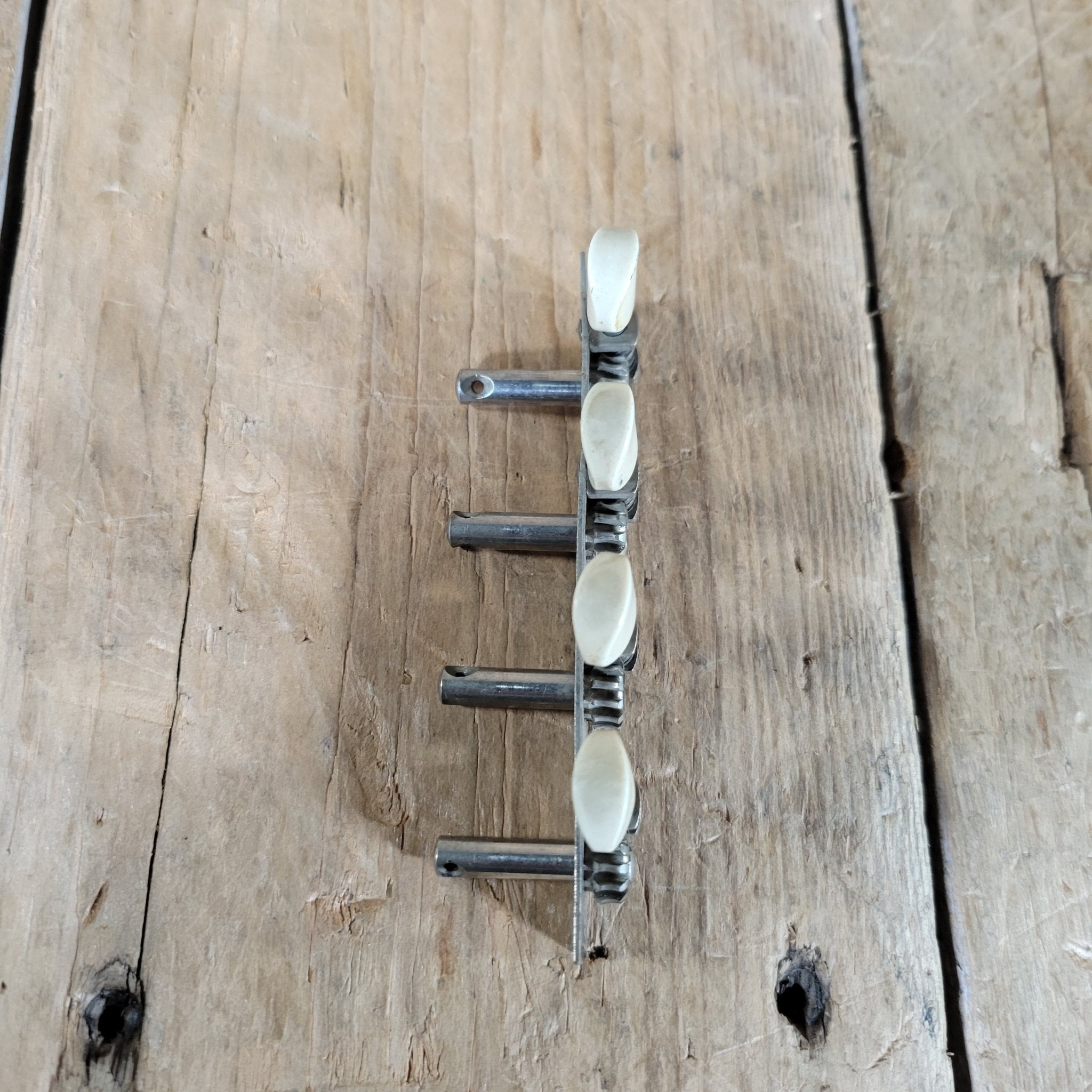 Kluson? 4+4 Tuning Machines Plate Tuners Mandolin 1940s Original Screws - Mahar's Vintage Guitars