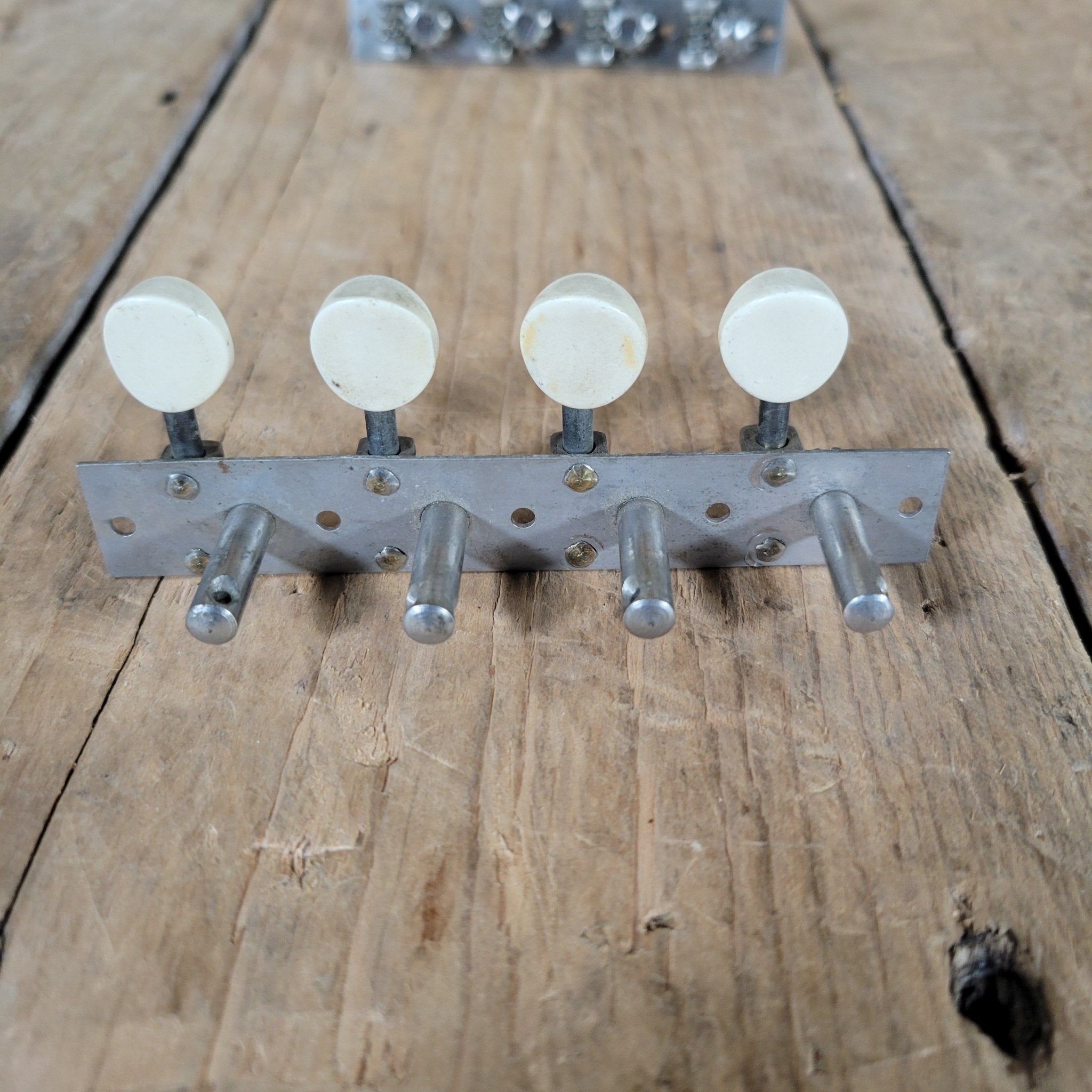 Kluson? 4+4 Tuning Machines Plate Tuners Mandolin 1940s Original Screws - Mahar's Vintage Guitars