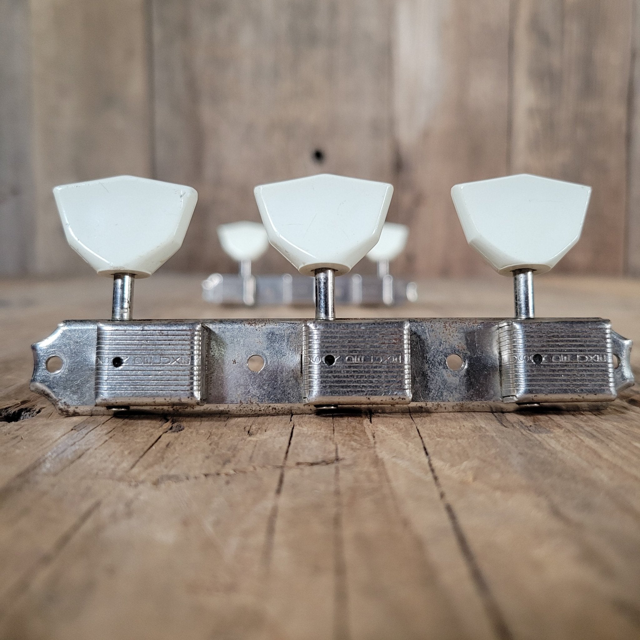 Kluson Deluxe 3+3 tuning machines National Batwing Single Line 1950s 1960s - Mahar's Vintage Guitars