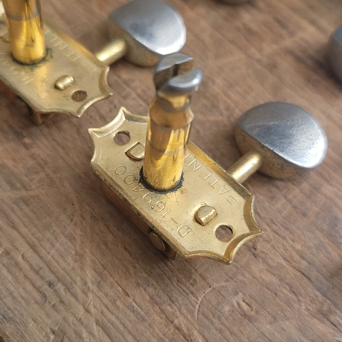 Kluson Deluxe Single Line Tuners Gold 1958 - 1964 Gibson Gretsch Martin - Mahar's Vintage Guitars