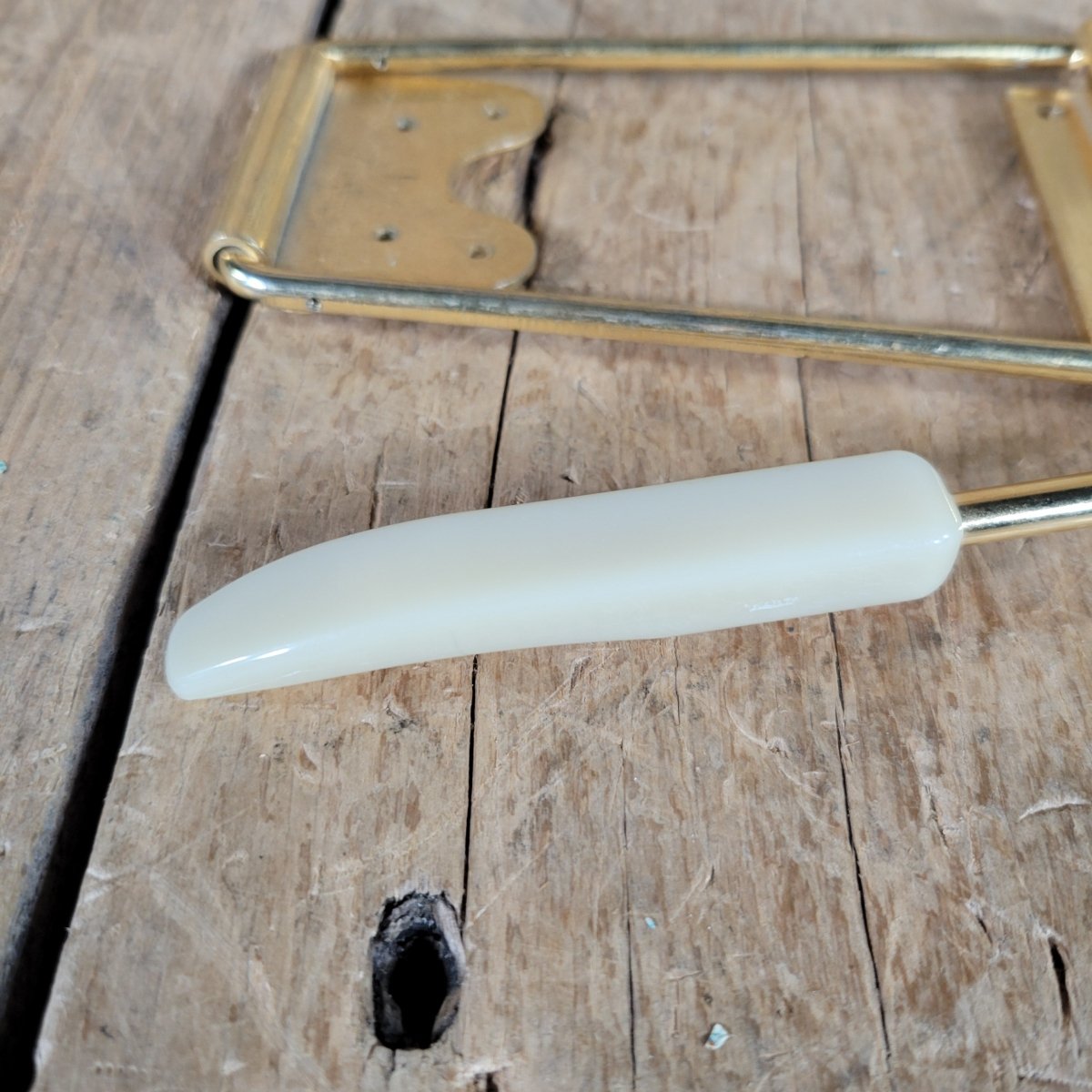 Maestro Long Gold Vibrola, no plate no screws 1960s - Mahar's Vintage Guitars