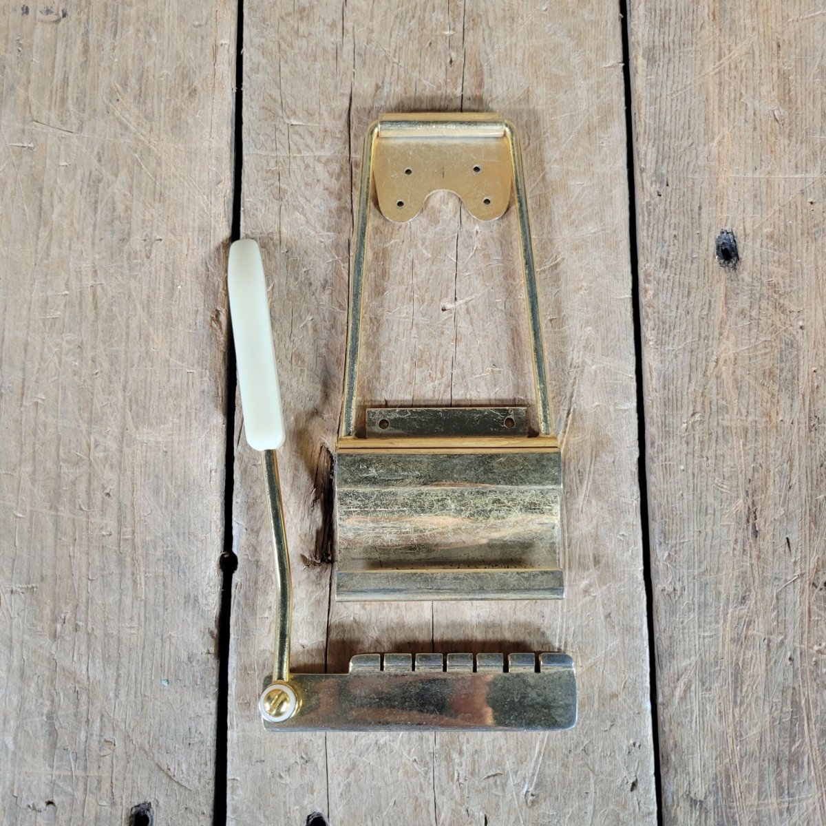 Maestro Long Gold Vibrola, no plate no screws 1960s - Mahar's Vintage Guitars