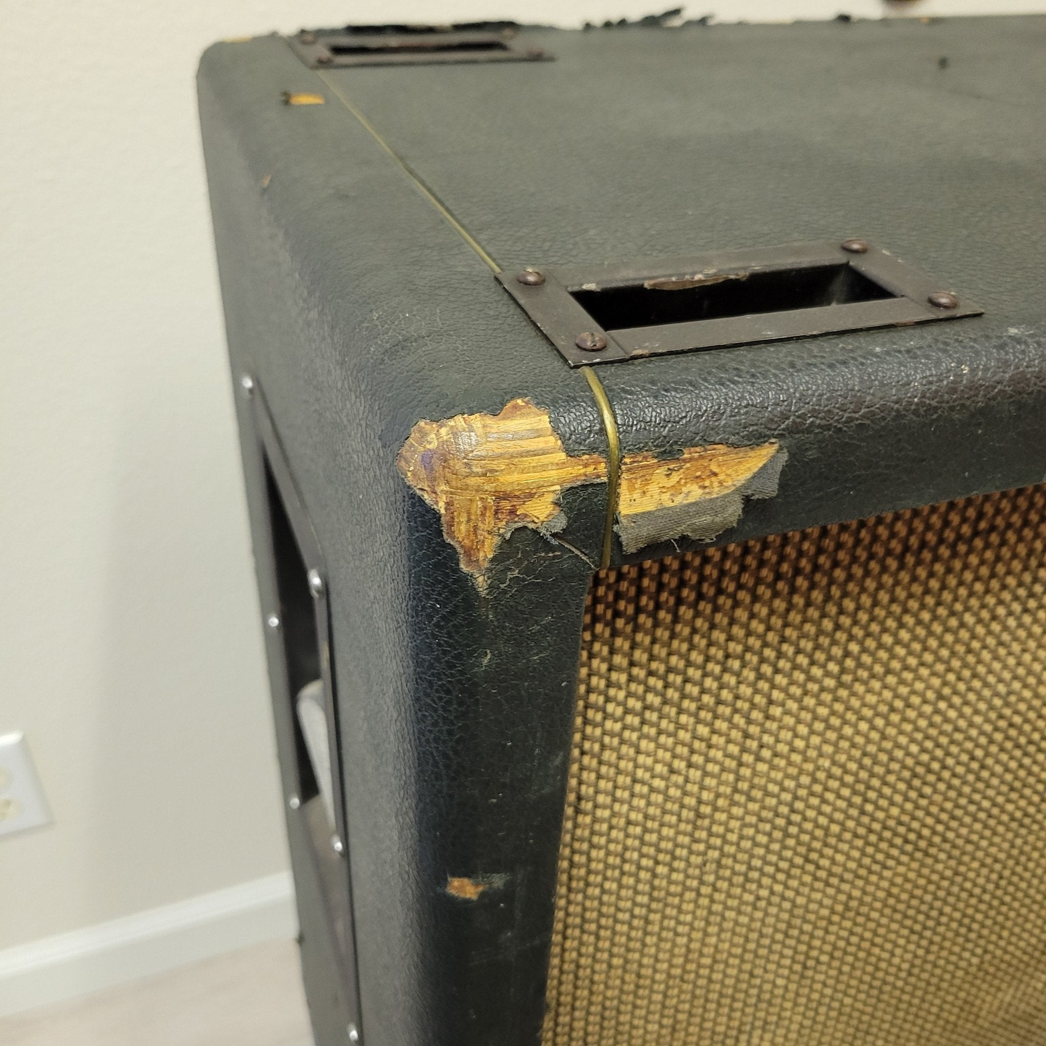 Marshall 1960b 4x12 Cabinet 1968 With Original Vintage Celestion G12M Greenback T1511 Speakers - Mahar's Vintage Guitars