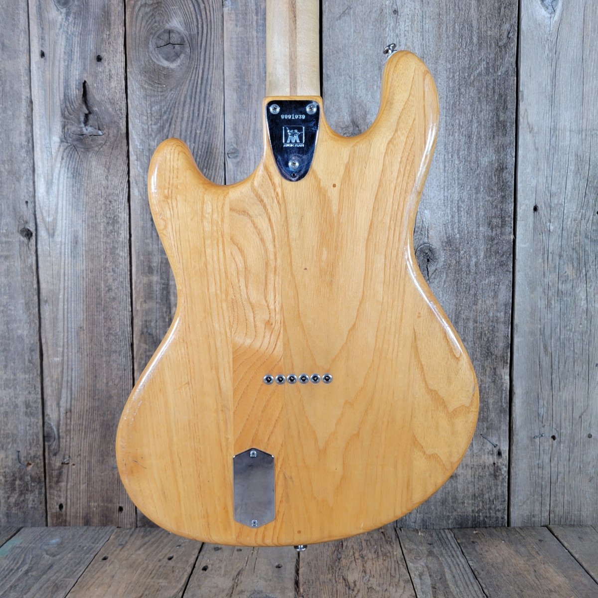 Music Man Stingray I 1976 – Vintage Electric Guitar, Original Leo Fender Design - Mahar's Vintage Guitars