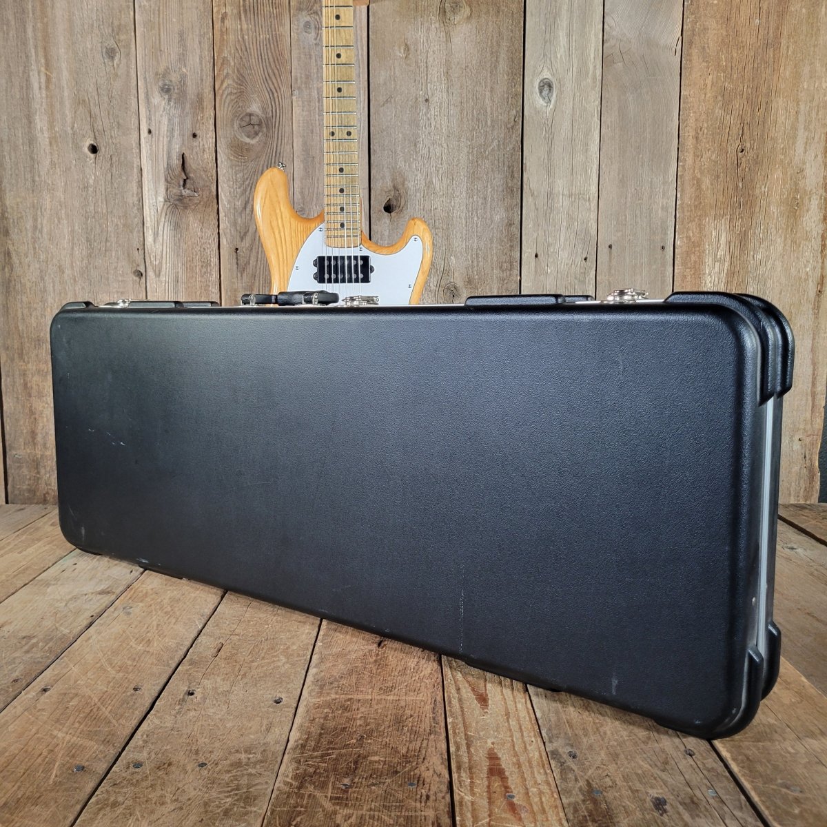 Music Man Stingray I 1976 – Vintage Electric Guitar, Original Leo Fender Design - Mahar's Vintage Guitars