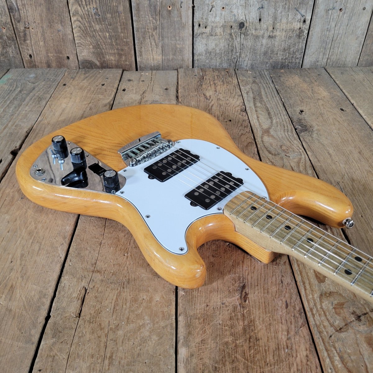 Music Man Stingray I 1976 – Vintage Electric Guitar, Original Leo Fender Design - Mahar's Vintage Guitars
