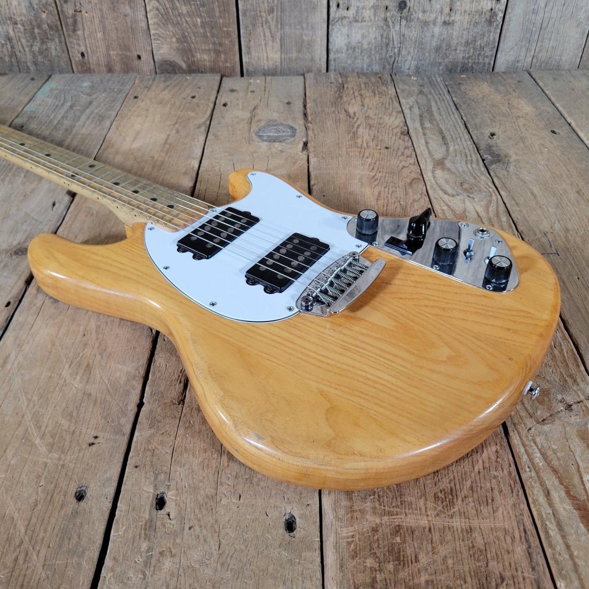 Music Man Stingray I 1976 – Vintage Electric Guitar, Original Leo Fender Design - Mahar's Vintage Guitars