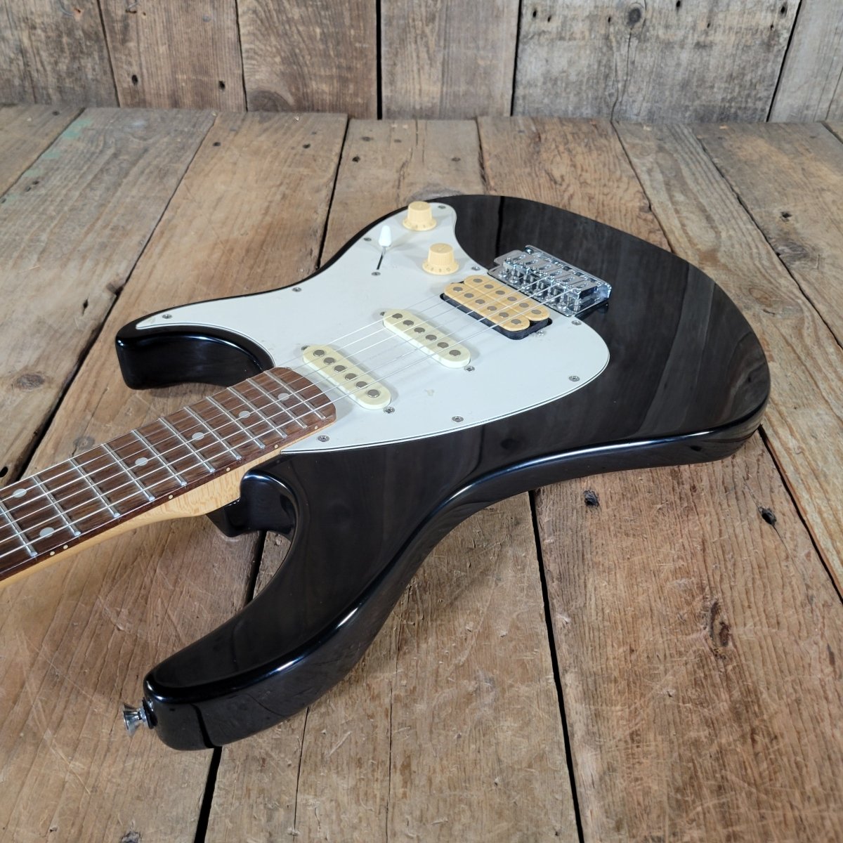 Peavey Raptor Plus HSS – 2004 Electric Guitar HSS - Mahar's Vintage Guitars