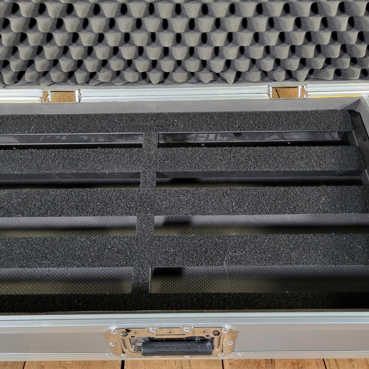 Pedaltrain Classic Pro Pedal Board with Wheeled Hard Case - Mahar's Vintage Guitars