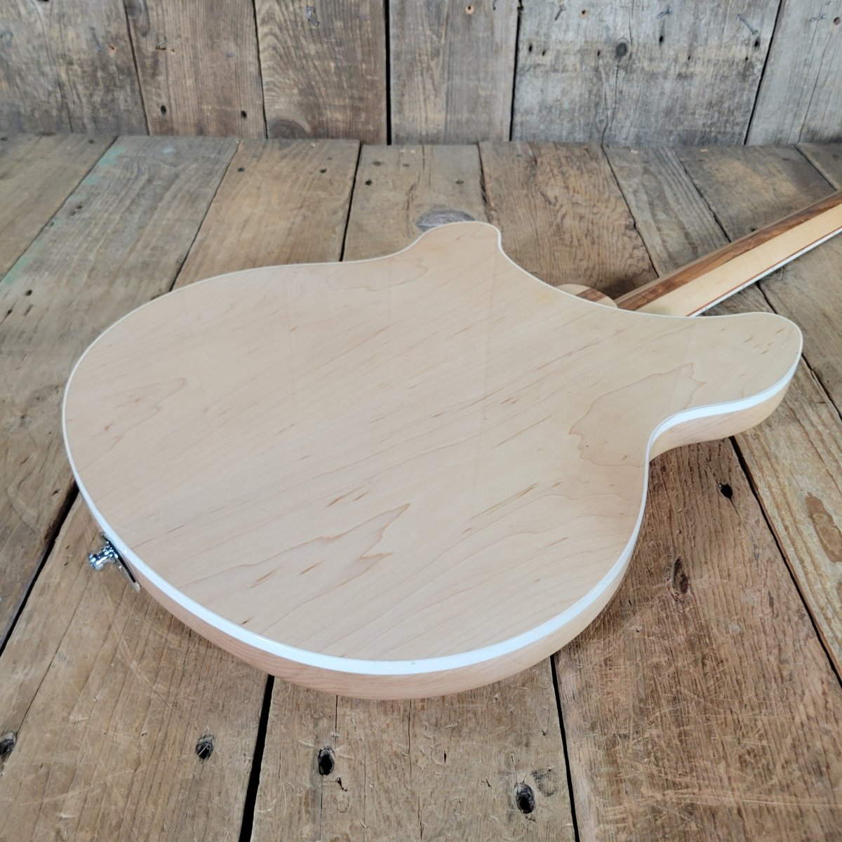 Rickenbacker 360 Mapleglo 2007 – Near Mint with Original Case - Mahar's Vintage Guitars