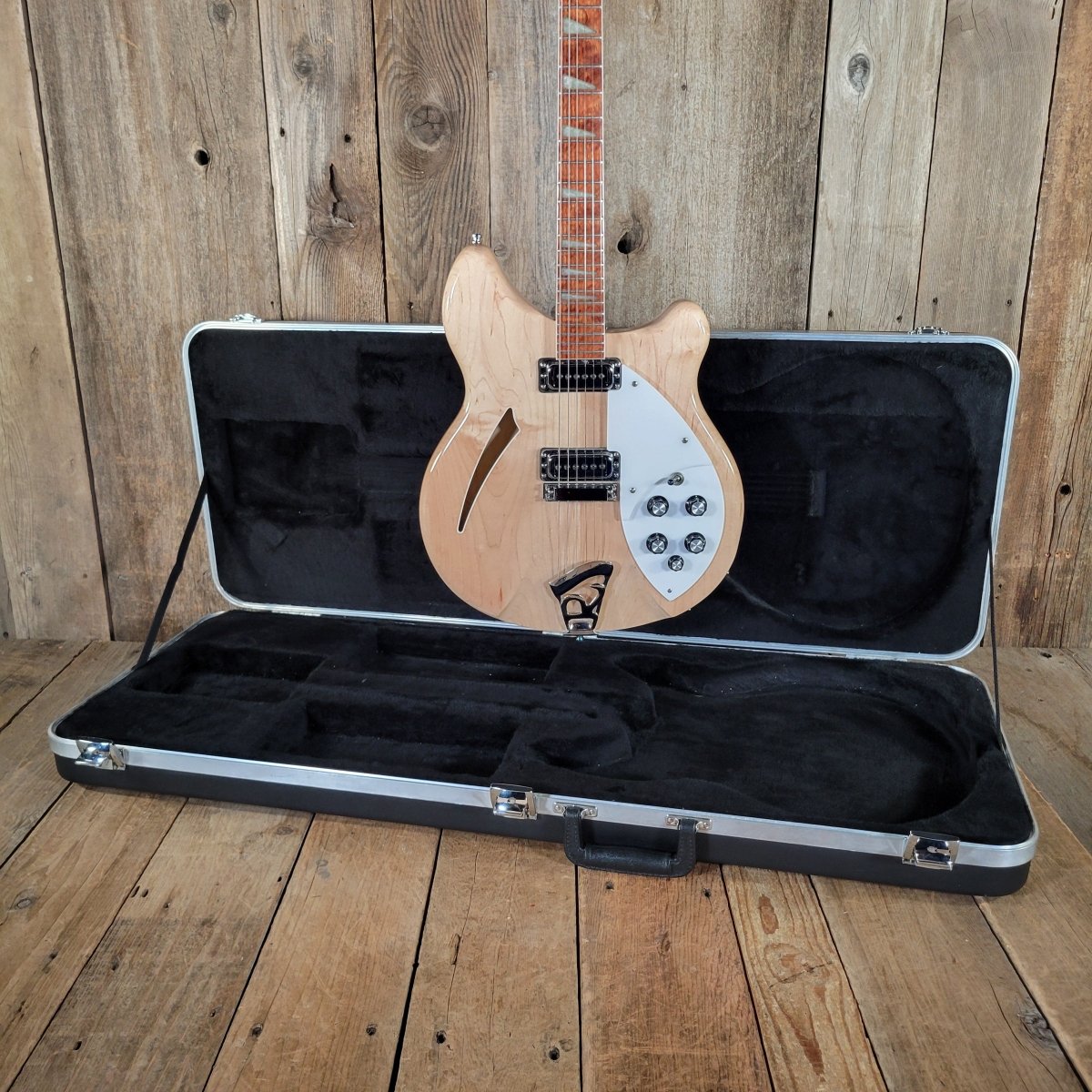 Rickenbacker 360 Mapleglo 2007 – Near Mint with Original Case - Mahar's Vintage Guitars