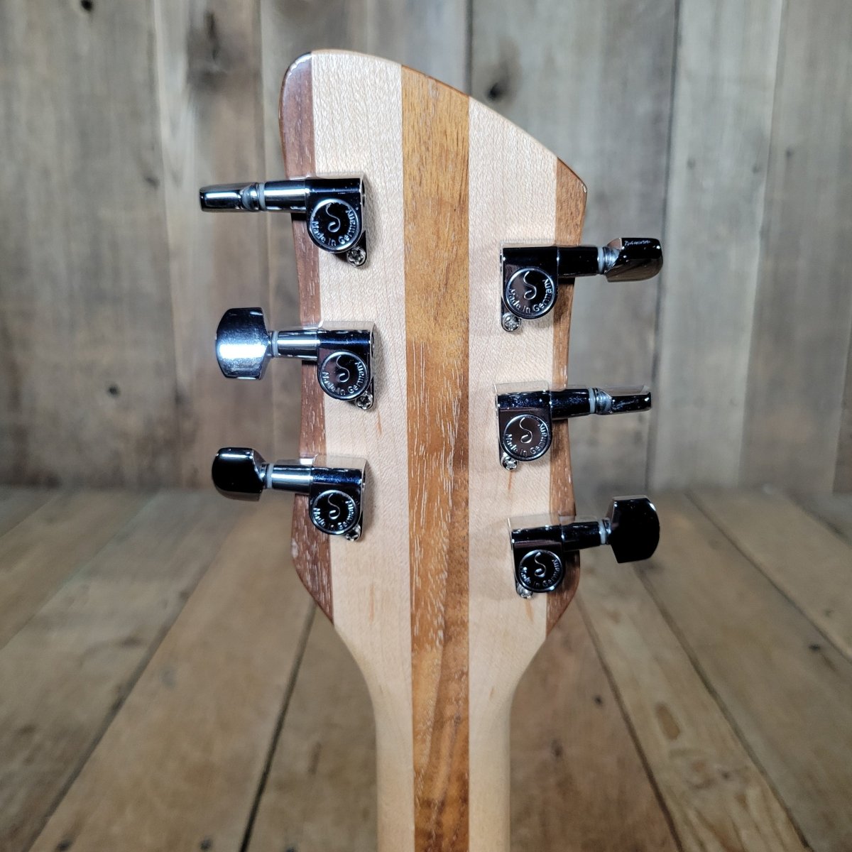 Rickenbacker 360 Mapleglo 2007 – Near Mint with Original Case - Mahar's Vintage Guitars