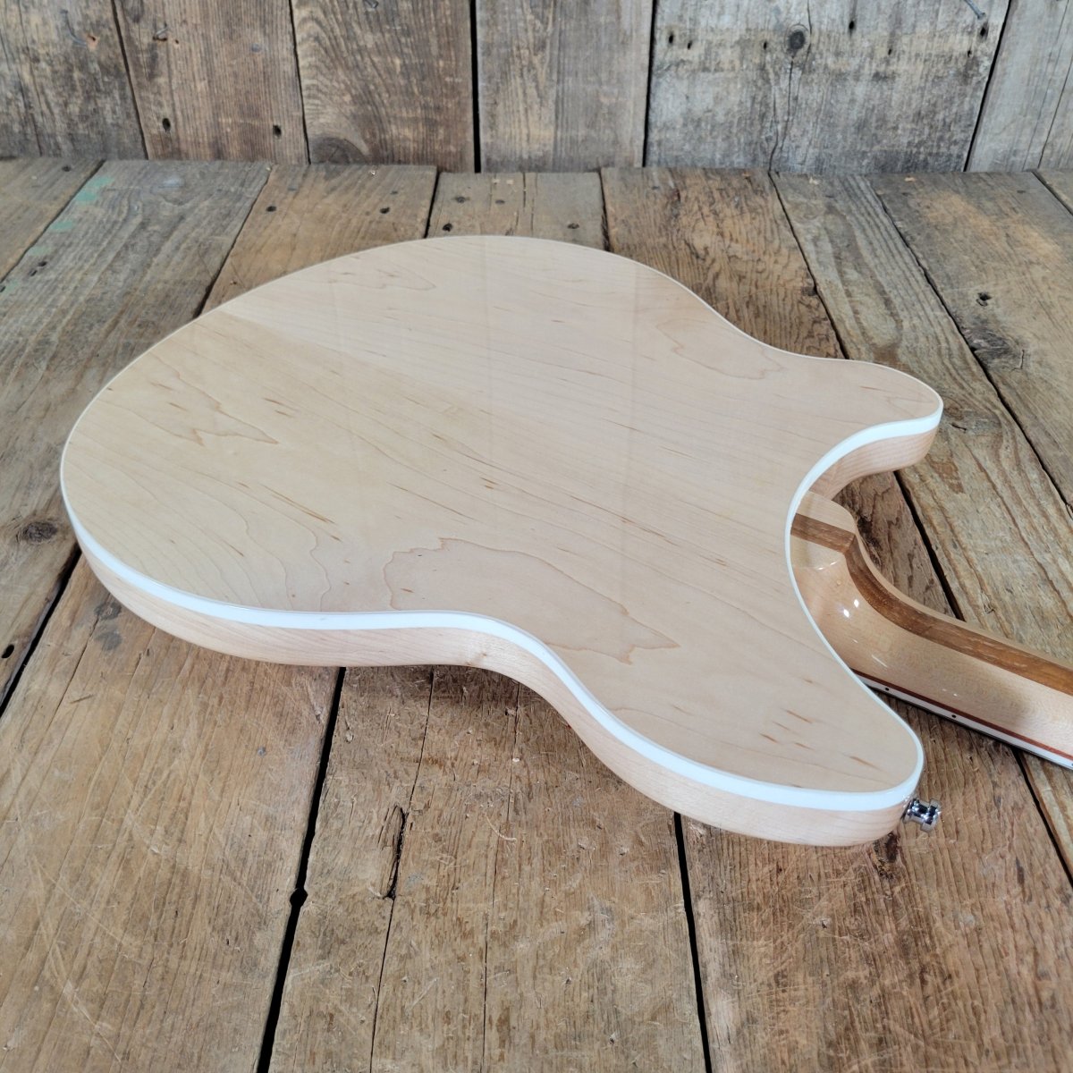 Rickenbacker 360 Mapleglo 2007 – Near Mint with Original Case - Mahar's Vintage Guitars