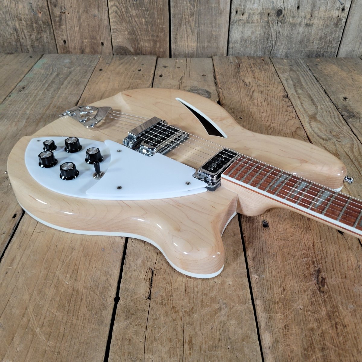 Rickenbacker 360 Mapleglo 2007 – Near Mint with Original Case - Mahar's Vintage Guitars