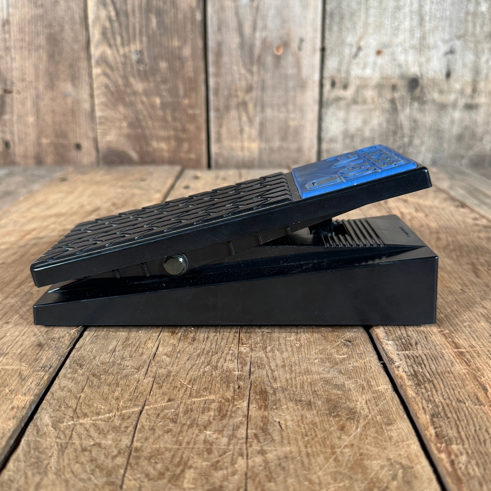 Roland Boss FV - 50L Stereo Volume Pedal - Mahar's Vintage Guitars