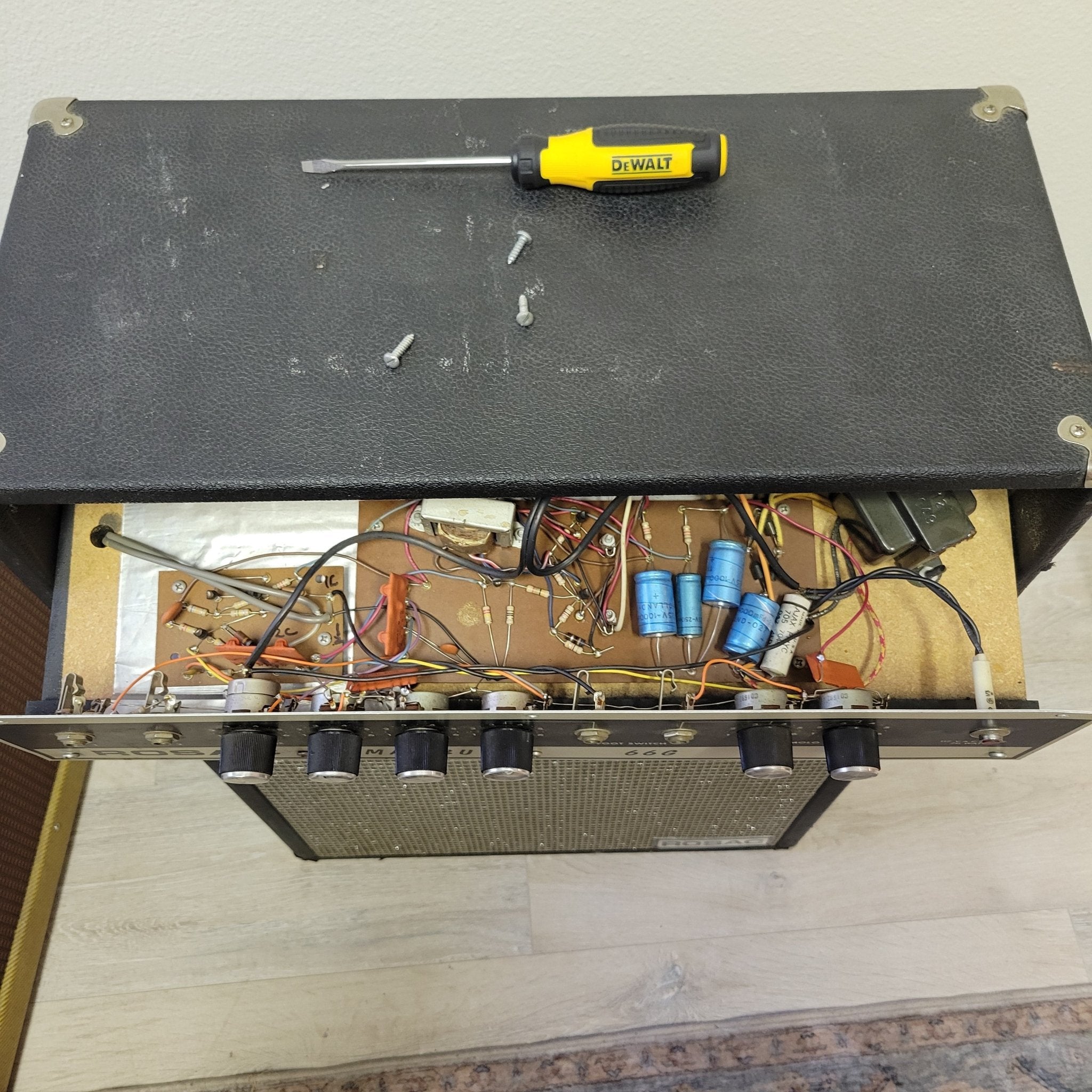 Rosac Malibu 66G 1970s - Mahar's Vintage Guitars