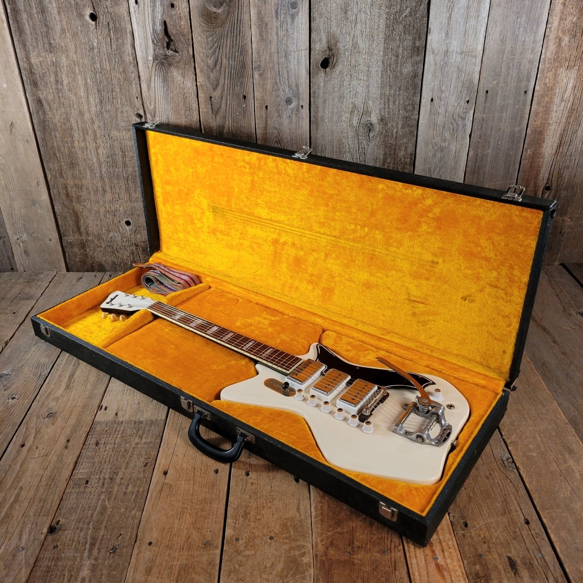 SOLD - Airline Professional White Res - O - Glass All Original Orig Case 1964 - Mahar's Vintage Guitars
