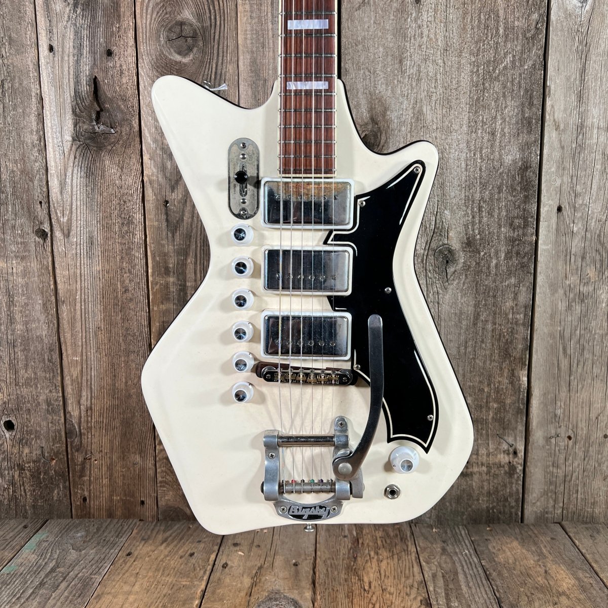 SOLD - Airline Professional White Res - O - Glass All Original Orig Case 1964 - Mahar's Vintage Guitars