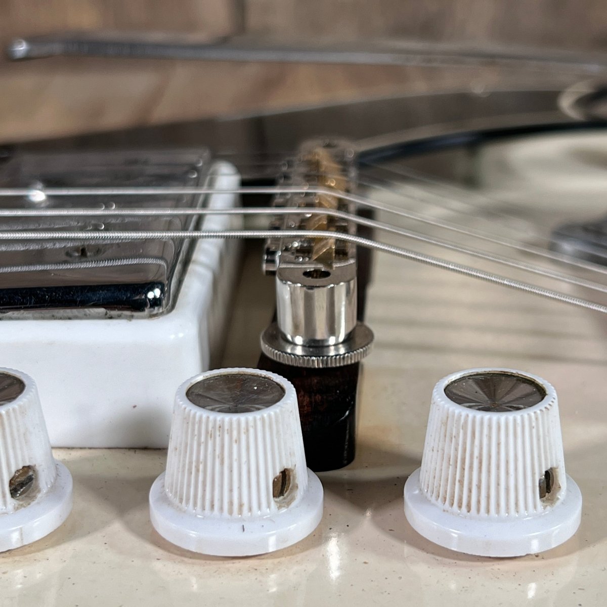 SOLD - Airline Professional White Res - O - Glass All Original Orig Case 1964 - Mahar's Vintage Guitars