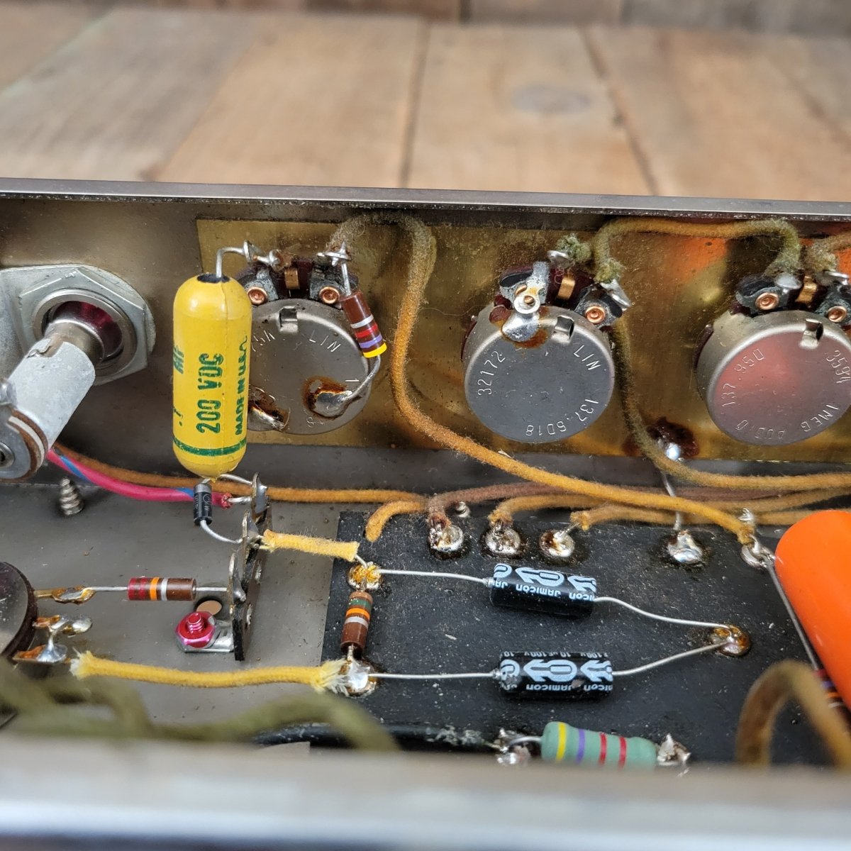 SOLD - Fender Bassman 5F6 - A Tweed Narrow Panel Guitar Amp Retweed 1960 - Mahar's Vintage Guitars