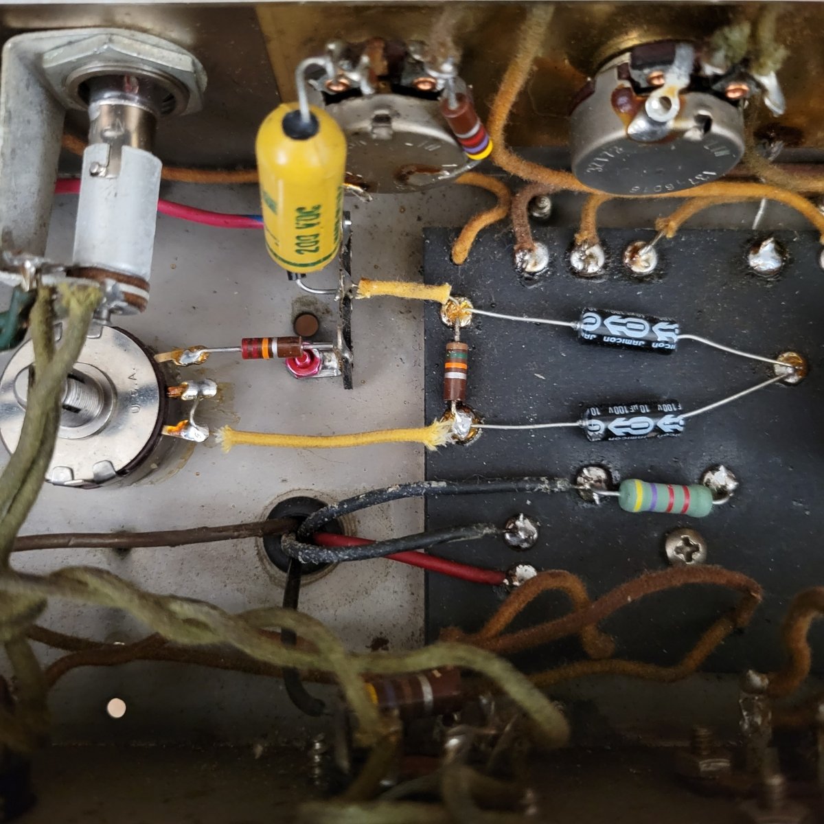 SOLD - Fender Bassman 5F6 - A Tweed Narrow Panel Guitar Amp Retweed 1960 - Mahar's Vintage Guitars