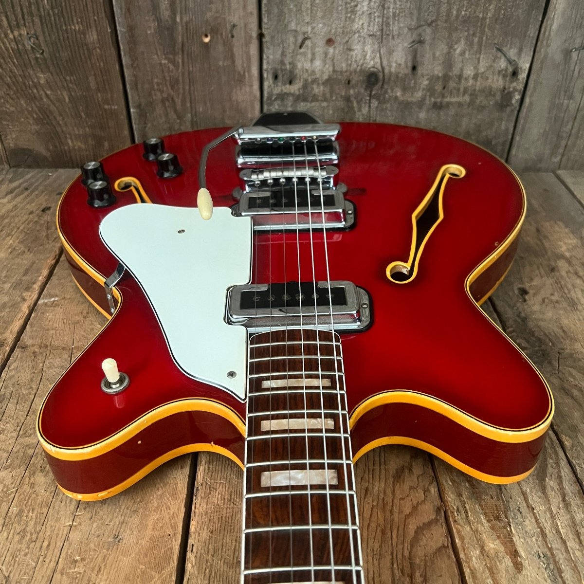 SOLD - Fender Coronado II 1967 Red - Mahar's Vintage Guitars