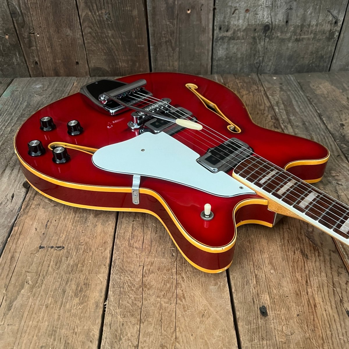 SOLD - Fender Coronado II 1967 Red - Mahar's Vintage Guitars
