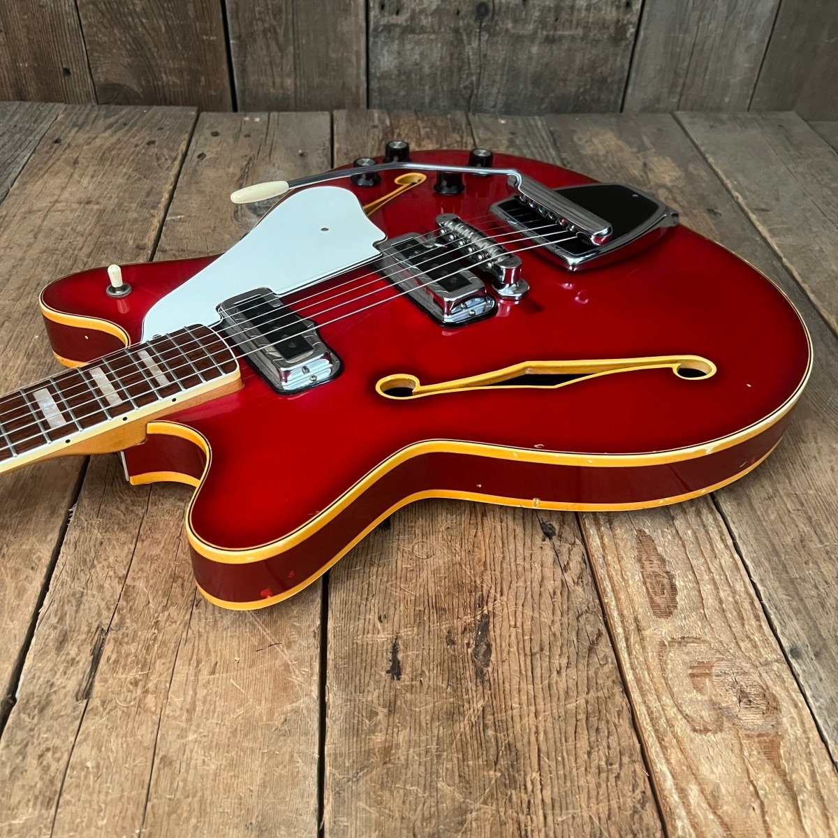 SOLD - Fender Coronado II 1967 Red - Mahar's Vintage Guitars