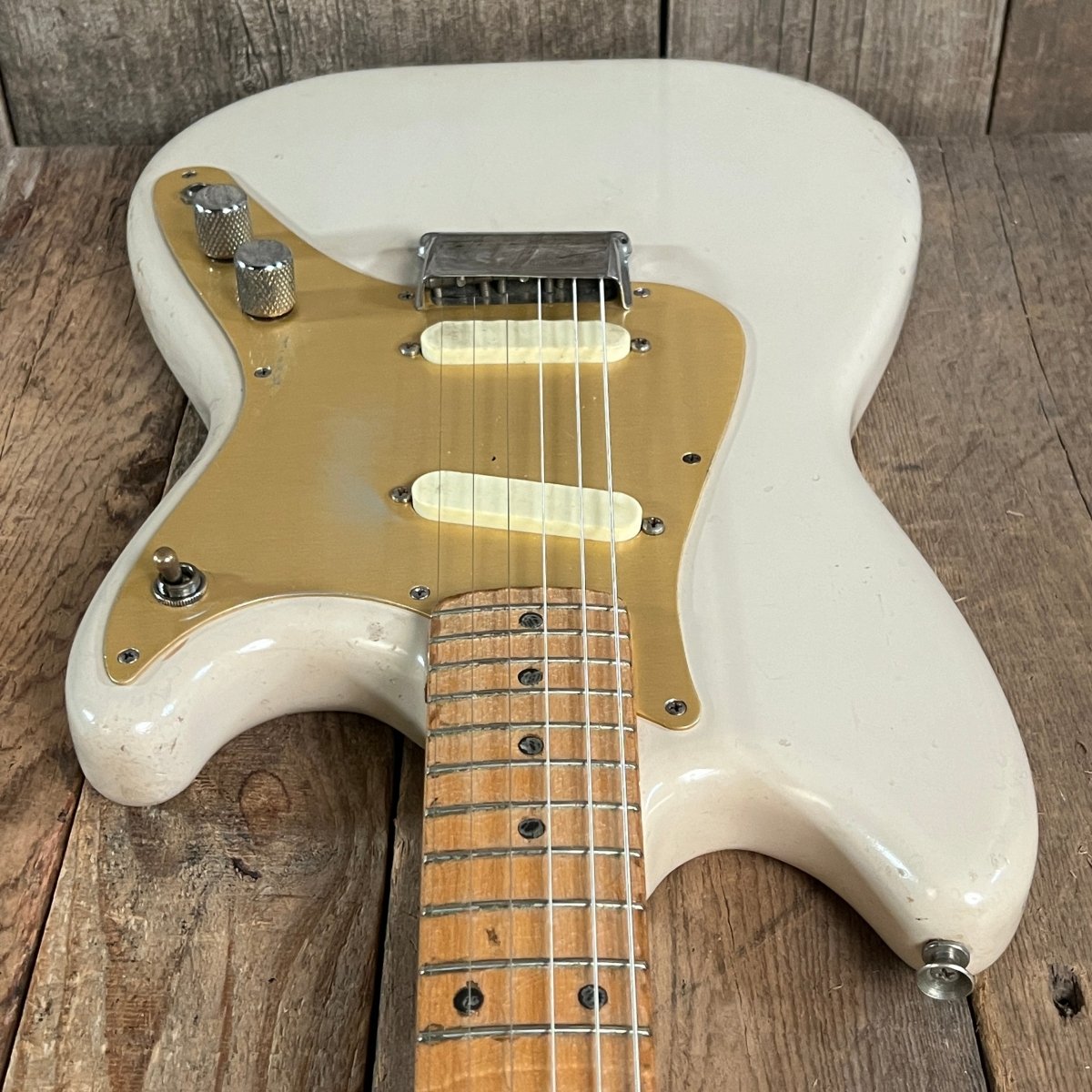 SOLD - Fender Duo Sonic 1958 Desert Sand - Mahar's Vintage Guitars