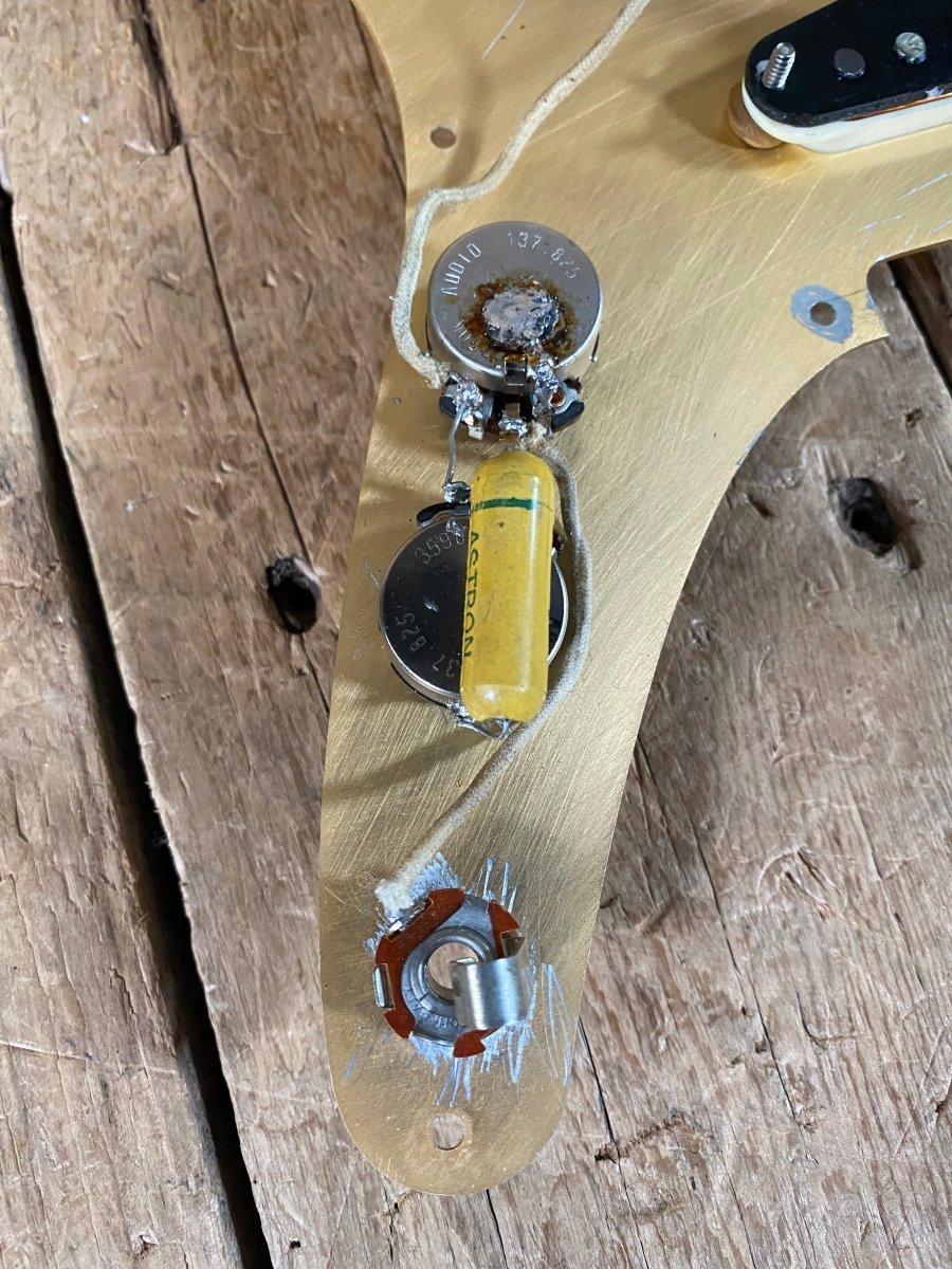 SOLD - Fender Duo Sonic 1958 Desert Sand - Mahar's Vintage Guitars