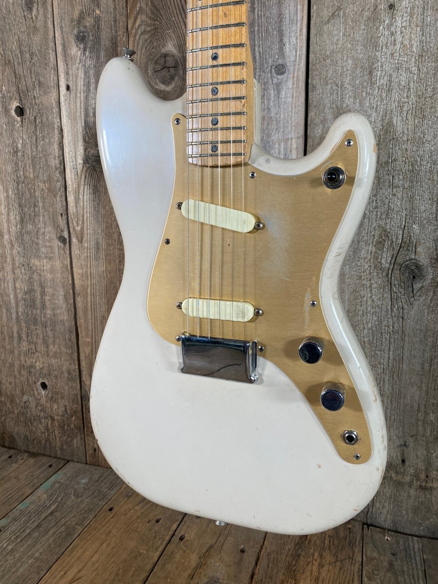 SOLD - Fender Duo Sonic 1958 Desert Sand - Mahar's Vintage Guitars