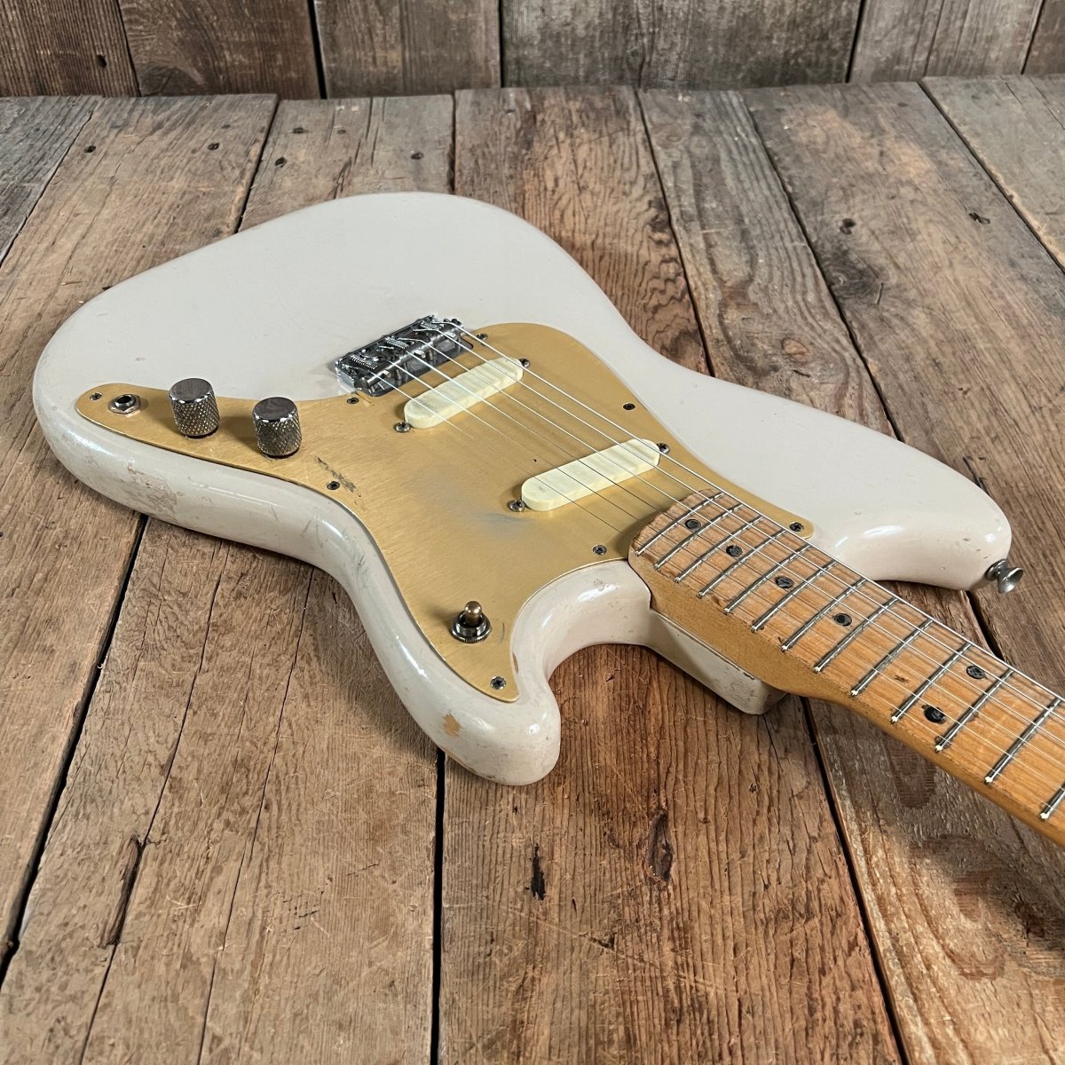 SOLD - Fender Duo Sonic 1958 Desert Sand - Mahar's Vintage Guitars