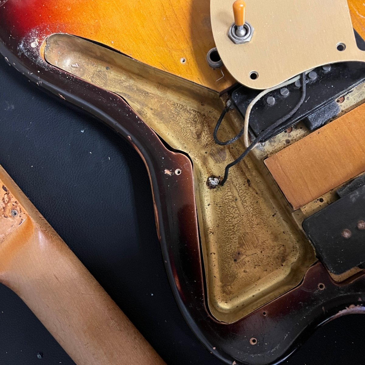 SOLD - Fender Jazzmaster 1959 Sunburst - Mahar's Vintage Guitars