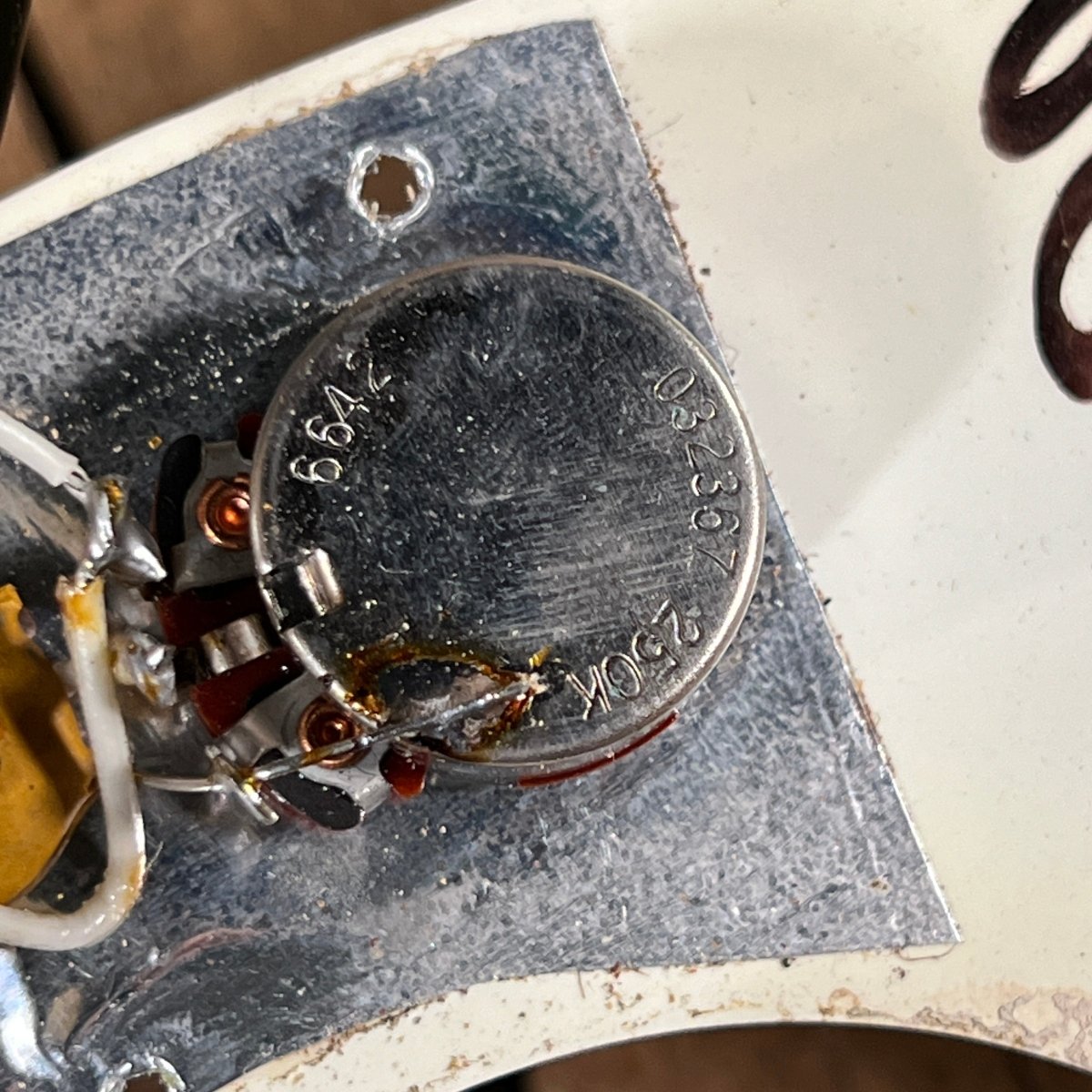 SOLD - Fender Precision Bass 1970 Sunburst - Mahar's Vintage Guitars