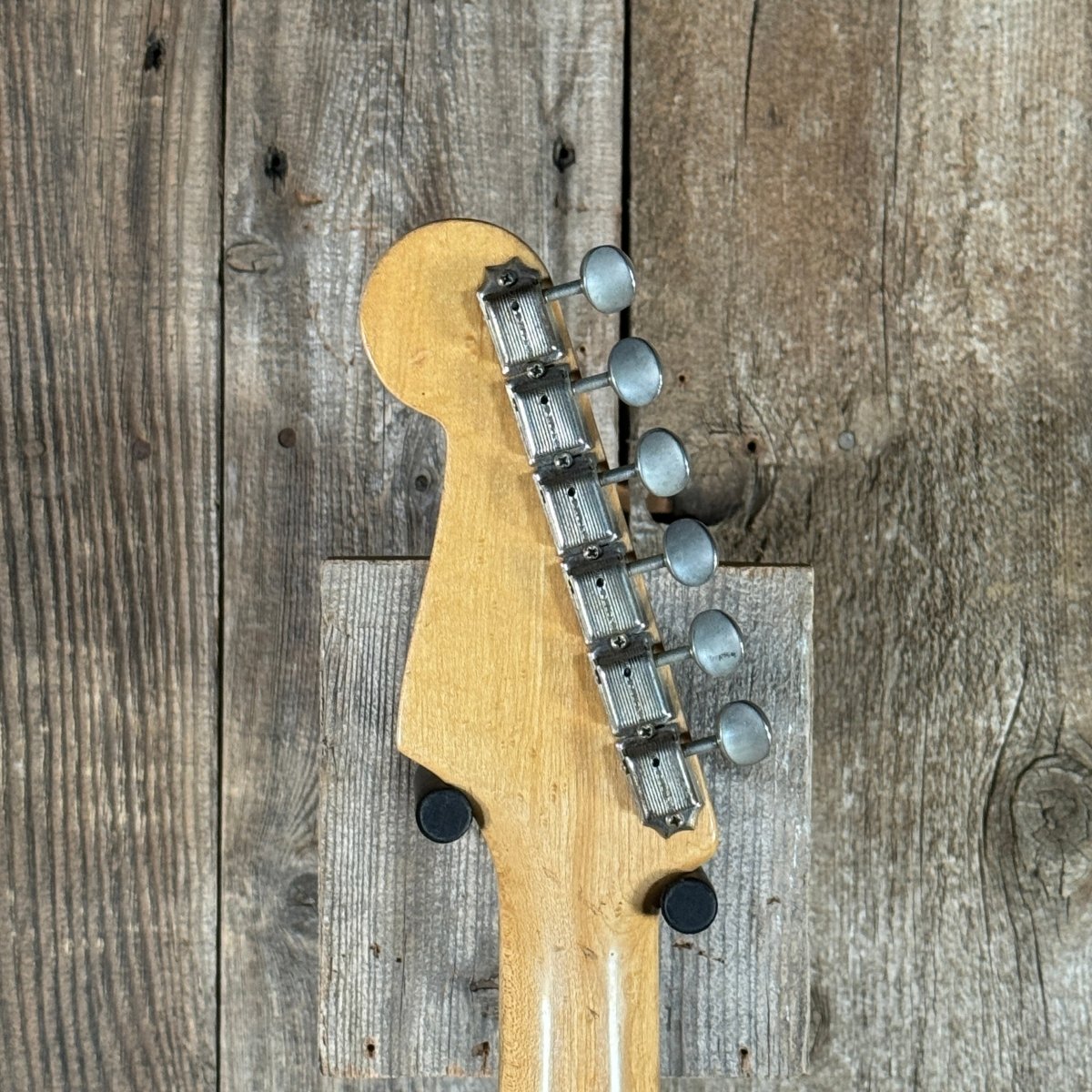 SOLD - Fender Stratocaster 1957 Sunburst - Mahar's Vintage Guitars