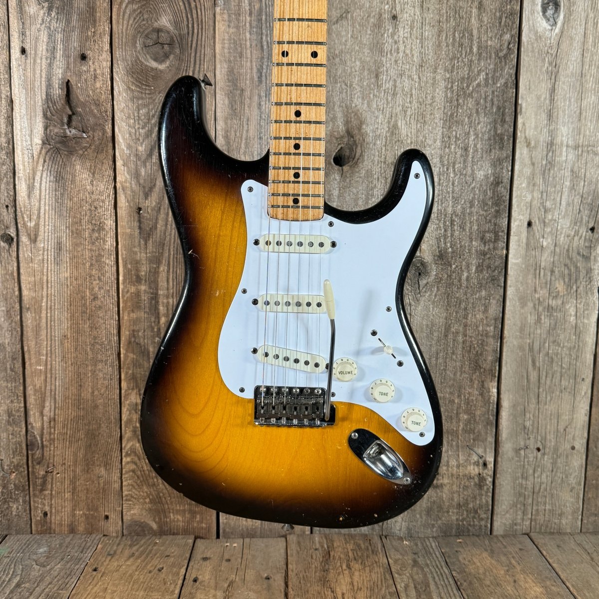 SOLD - Fender Stratocaster 1957 Sunburst - Mahar's Vintage Guitars
