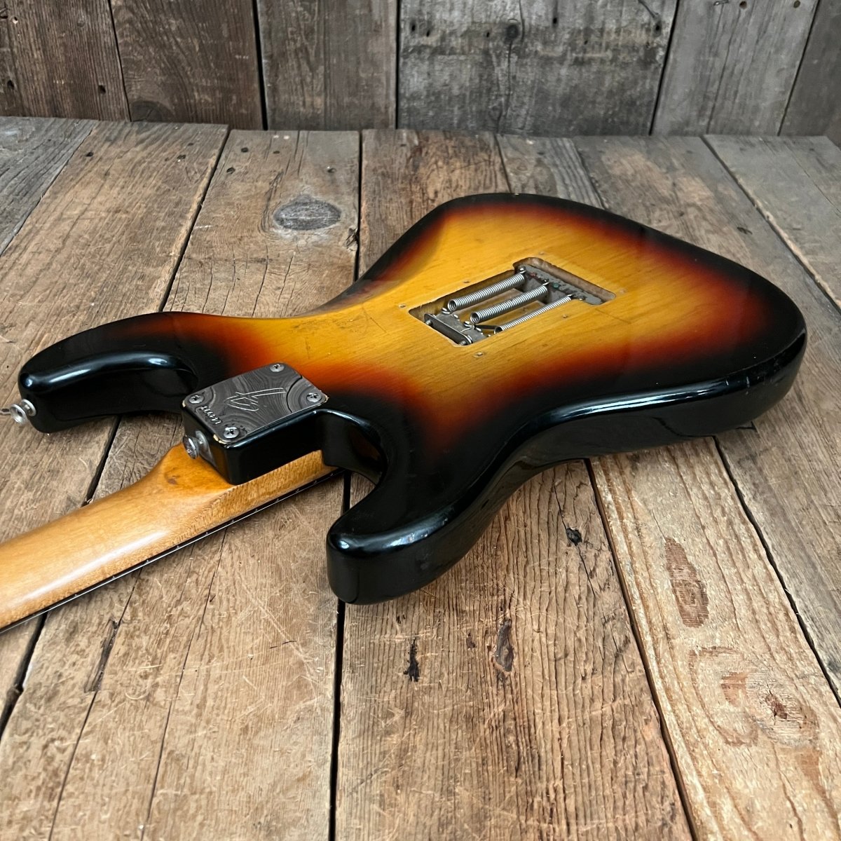 SOLD - Fender Stratocaster 1966 Refret Sunburst - Mahar's Vintage Guitars