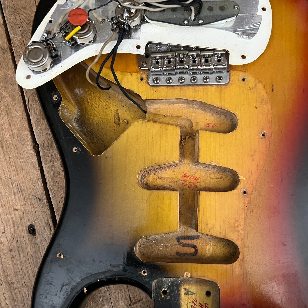 SOLD - Fender Stratocaster 1966 Refret Sunburst - Mahar's Vintage Guitars