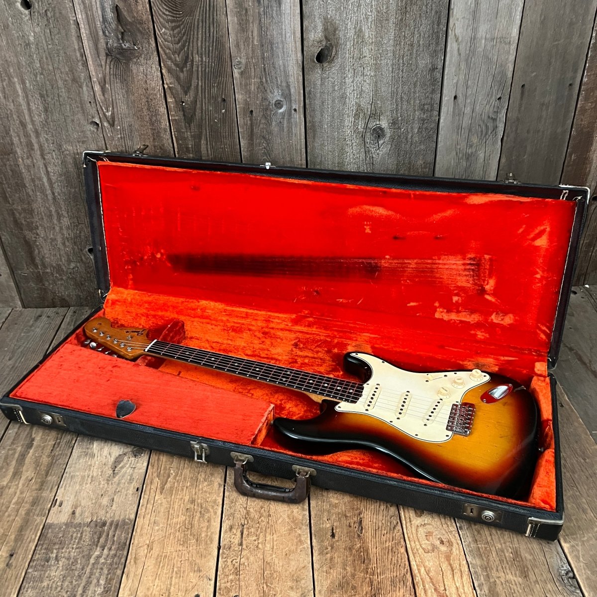 SOLD - Fender Stratocaster 1966 Refret Sunburst - Mahar's Vintage Guitars