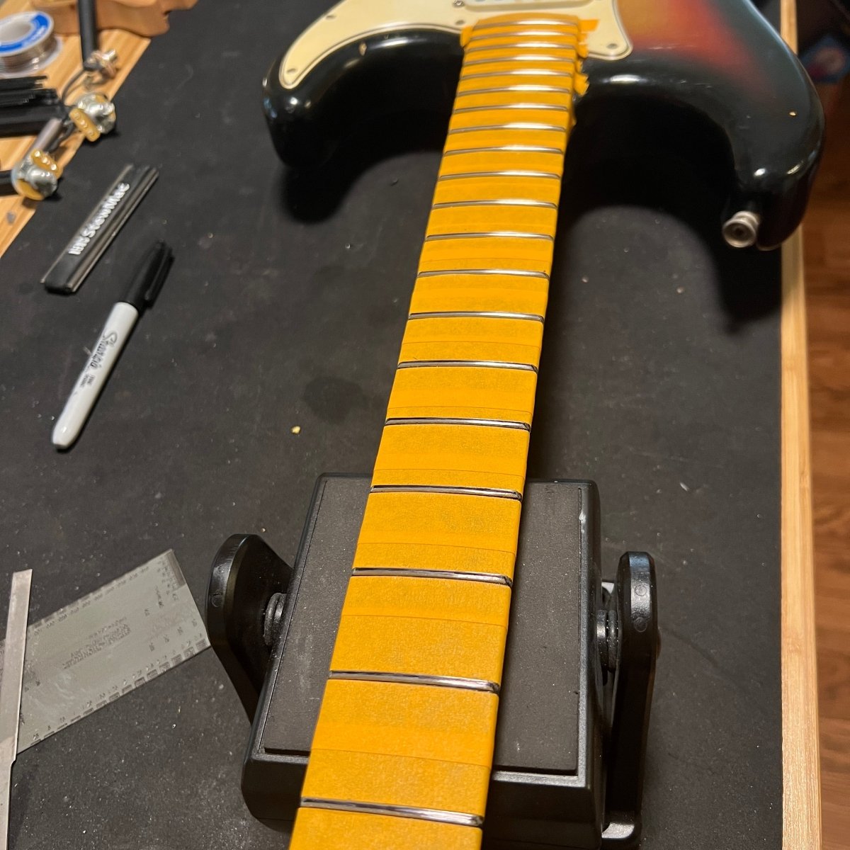 SOLD - Fender Stratocaster 1966 Refret Sunburst - Mahar's Vintage Guitars