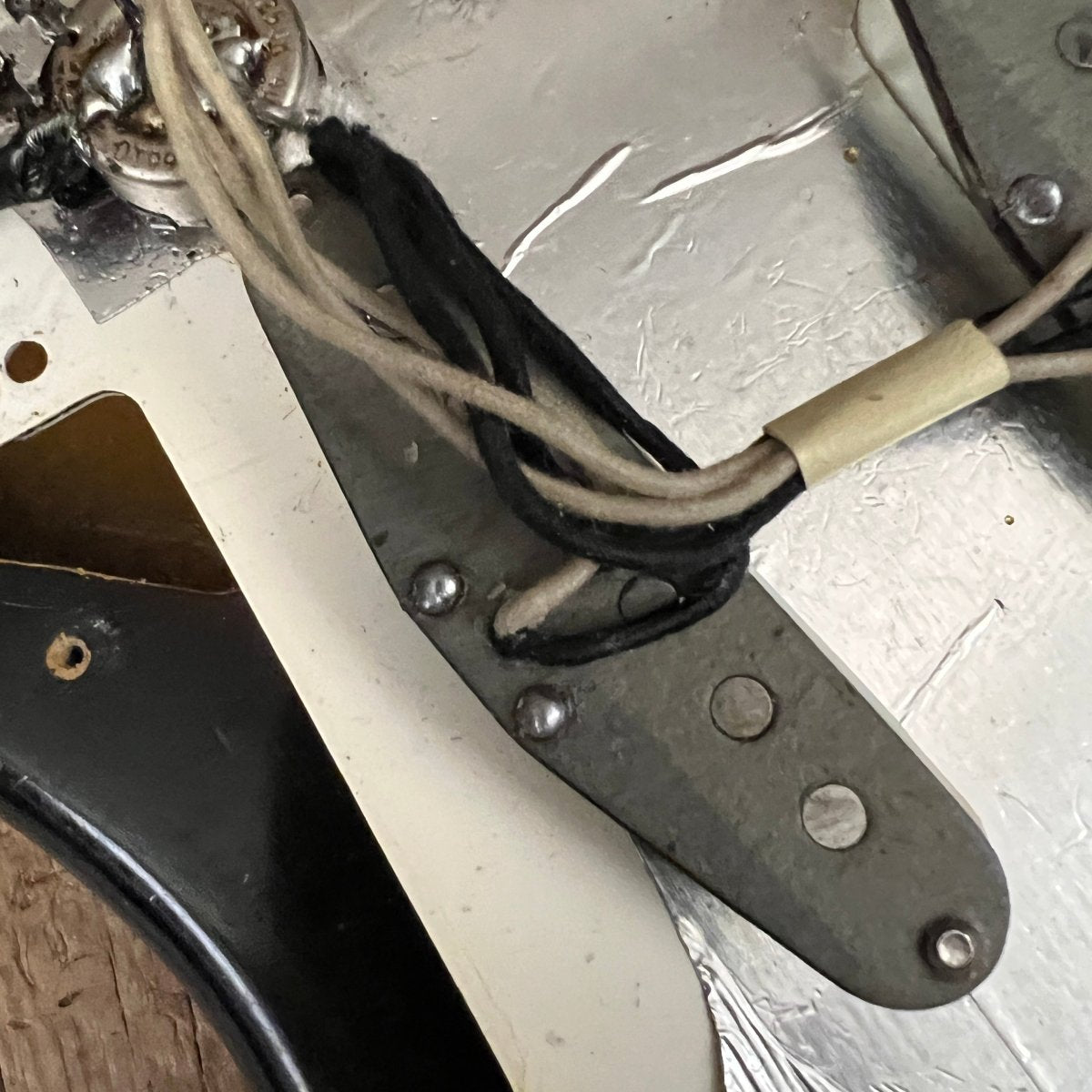 SOLD - Fender Stratocaster 1966 Refret Sunburst - Mahar's Vintage Guitars