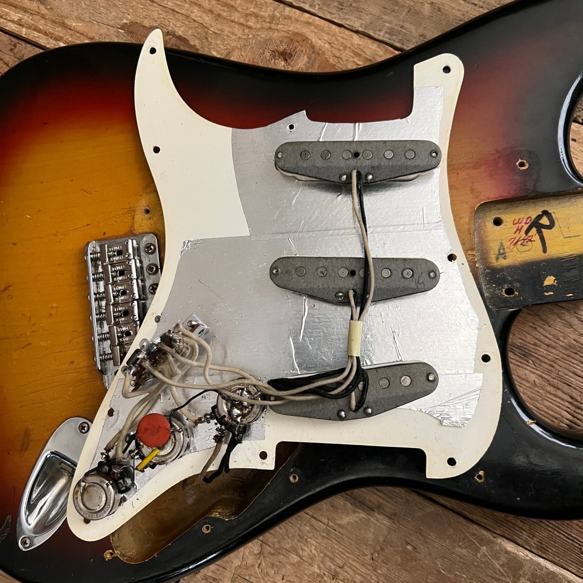 SOLD - Fender Stratocaster 1966 Refret Sunburst - Mahar's Vintage Guitars