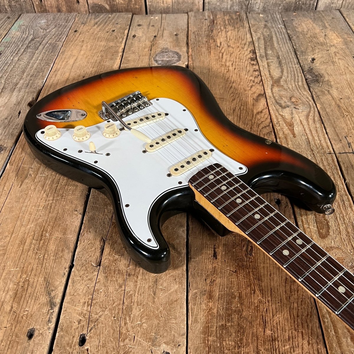 SOLD - Fender Stratocaster 1966 Sunburst - Mahar's Vintage Guitars