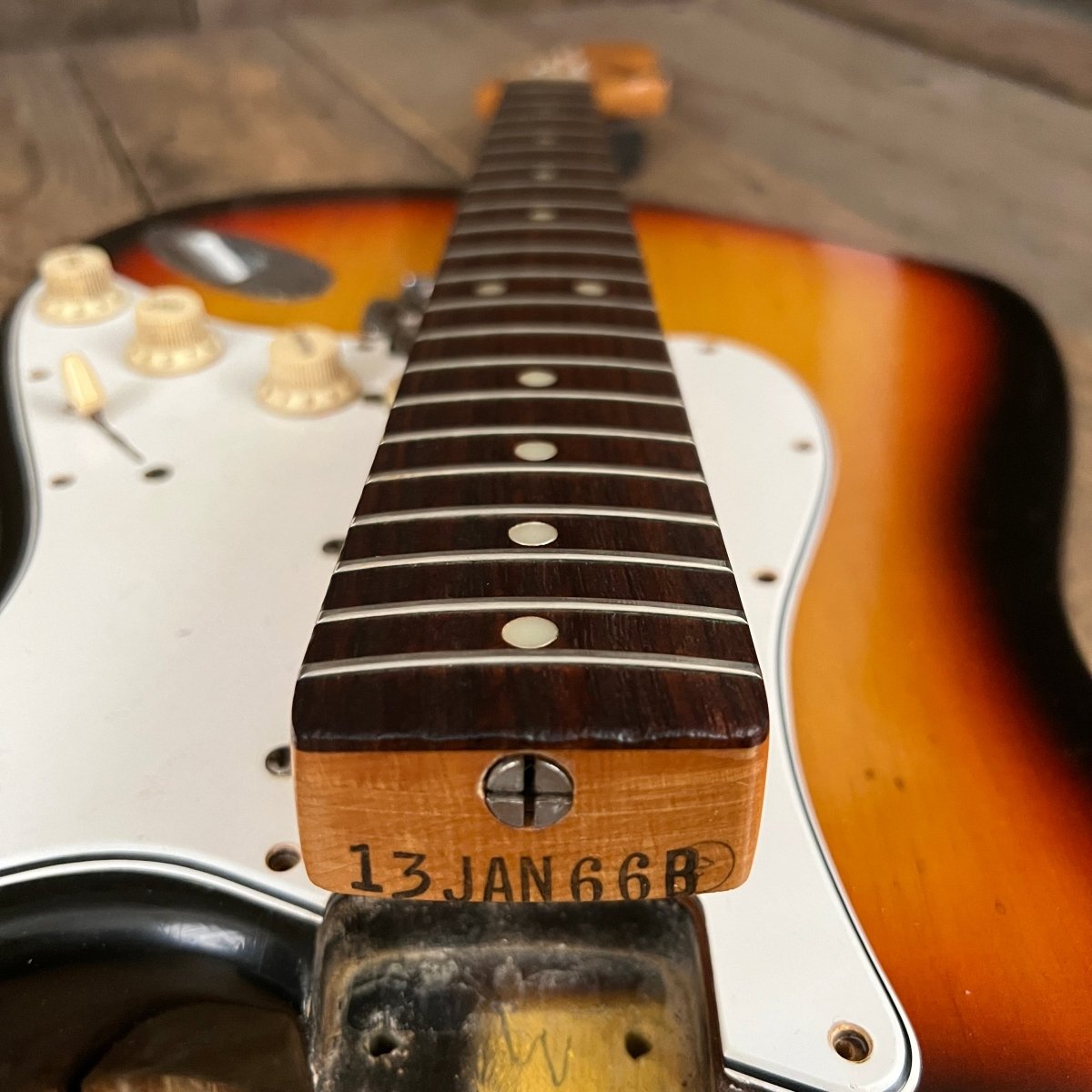 SOLD - Fender Stratocaster 1966 Sunburst - Mahar's Vintage Guitars