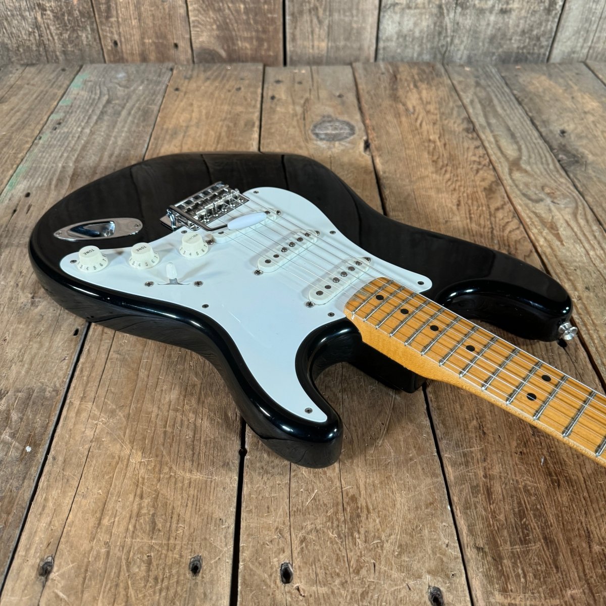 SOLD - Fender Stratocaster AVRI 57 Reissue 1986 Black - Mahar's Vintage Guitars