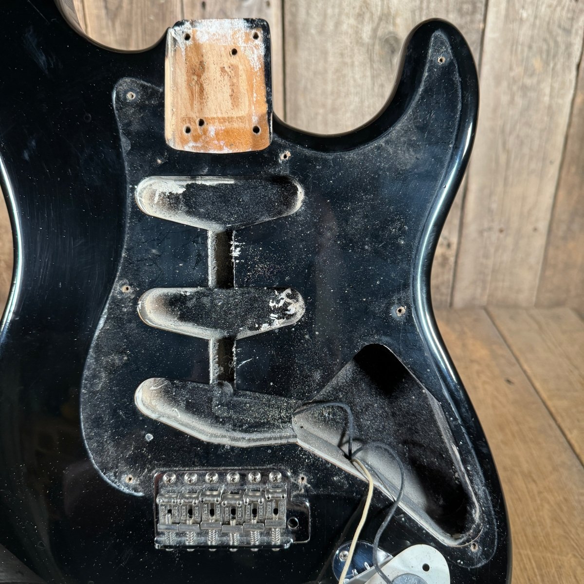 SOLD - Fender Stratocaster AVRI 57 Reissue 1986 Black - Mahar's Vintage Guitars