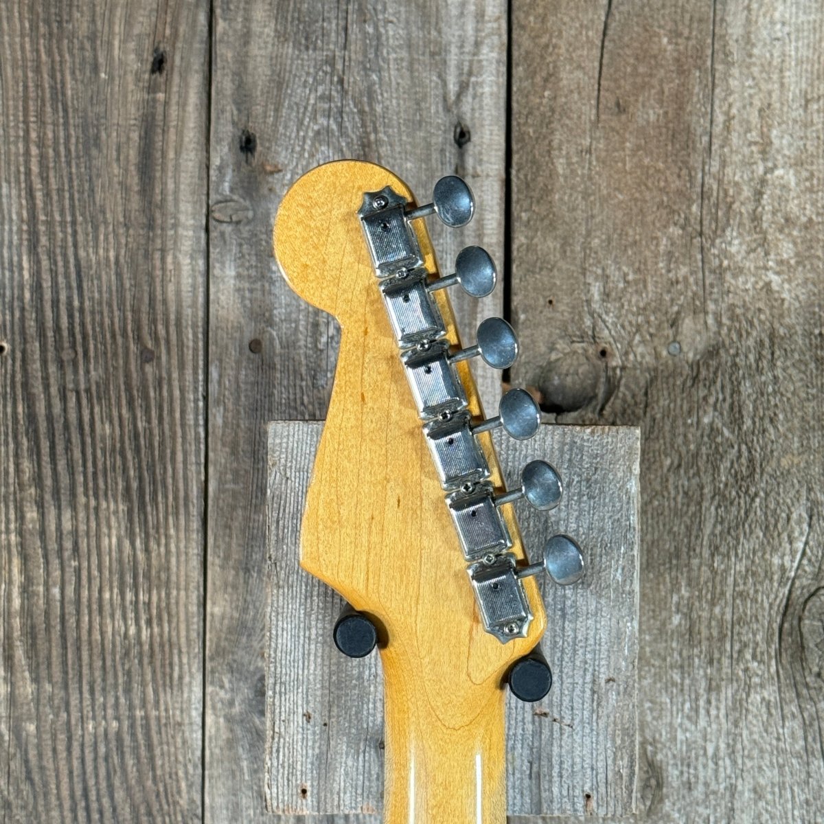 SOLD - Fender Stratocaster AVRI 57 Reissue 1986 Black - Mahar's Vintage Guitars