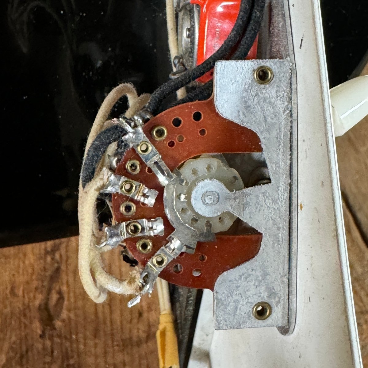 SOLD - Fender Stratocaster AVRI 57 Reissue 1986 Black - Mahar's Vintage Guitars